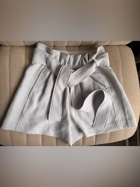 Aritzia Wilfred Light Gray High-Waist Paperbag Shorts with Tie Belt